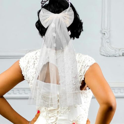 White Bridal Veil Hair Bow Clip with Faux Pearls Double-layer Bow Wedding Accessory for Bride Engagement Photoshoot