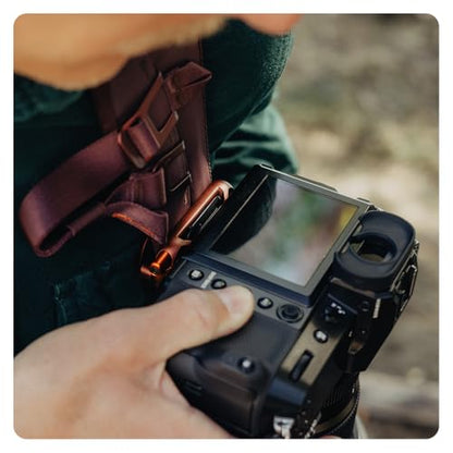 Peak Design Capture Camera Clip V3, Ocean with Plate, Holds DSLR, Compact and Point and Shoot Bodies, Secure, Stable and Accessible, Attaches to Straps and Belts, Quick Release, 200 lb Capacity - color: Ocean